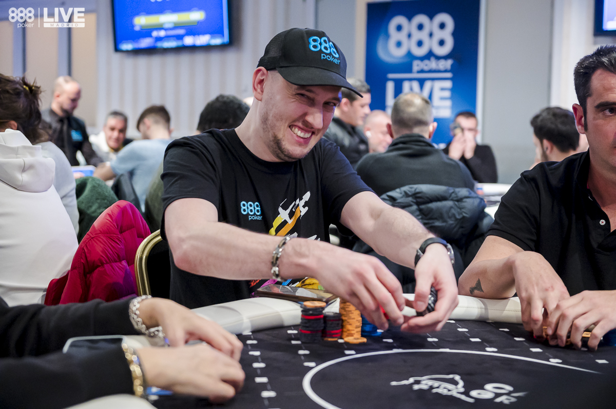 Day 1B Ends with Ian Simpson Dominating