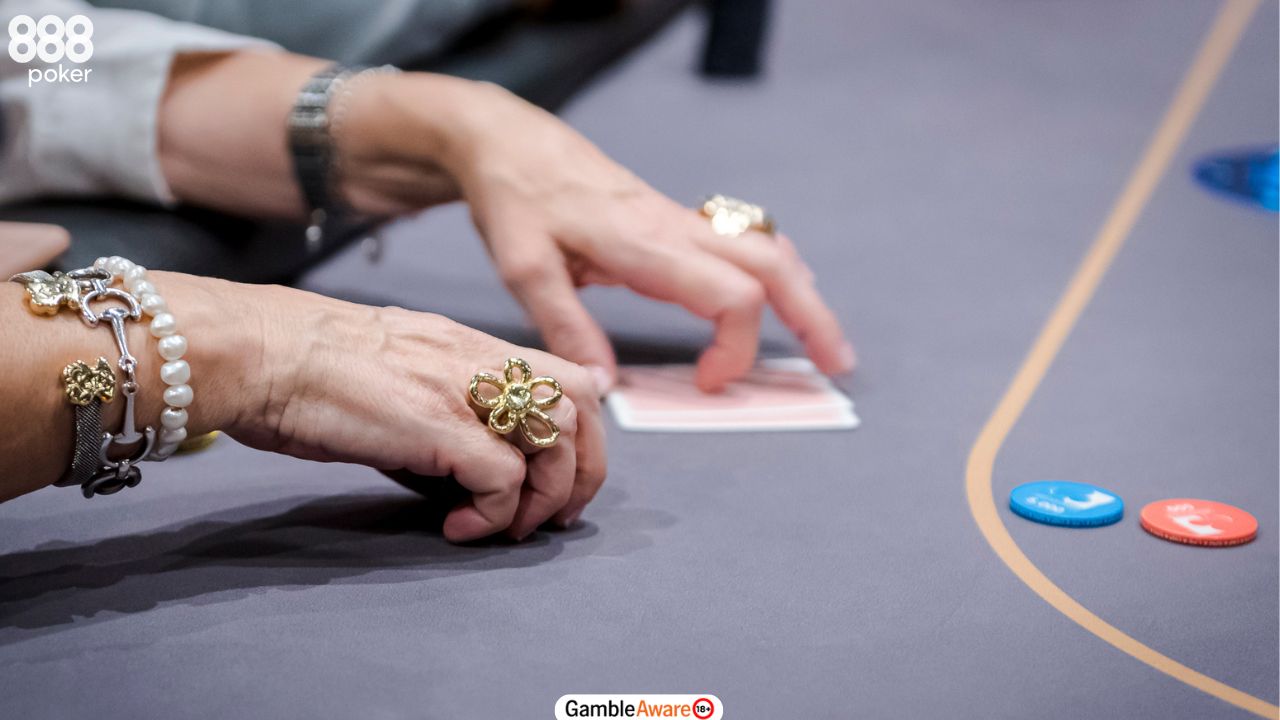 6 Tried and Trusted Ways to Spot a Poker Cheater - Hole Cards