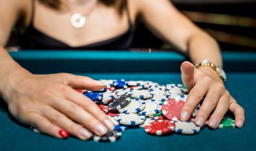 top 6 women in poker